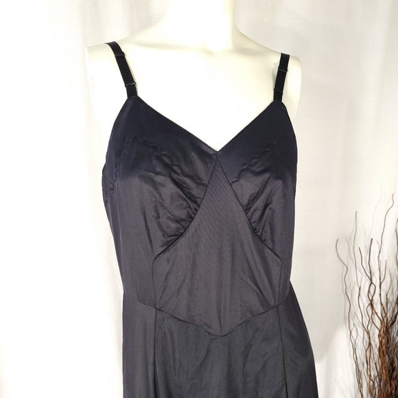 Vintage Black Mid Length Chemise - Picture 2 of 7